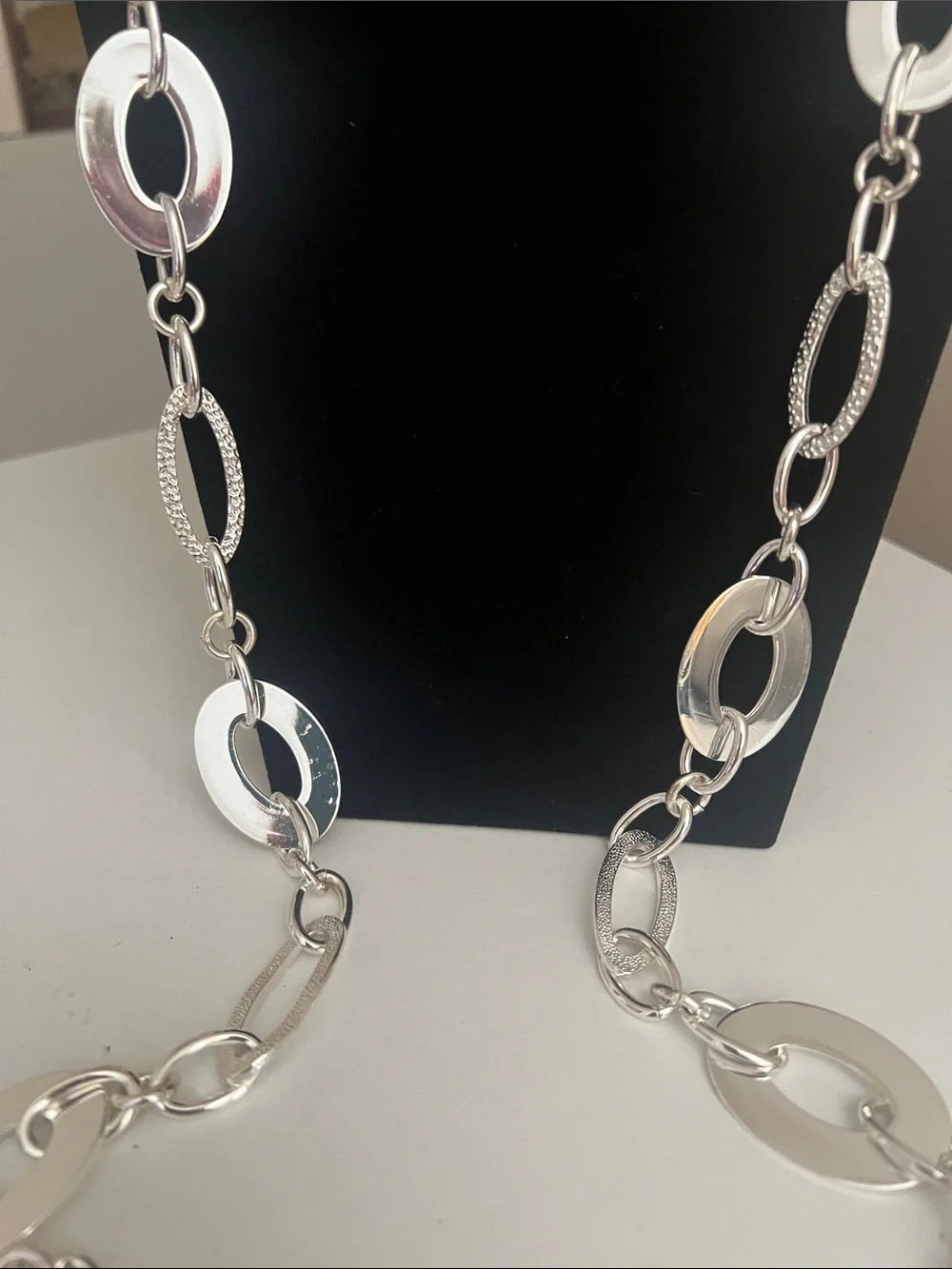 Daisy Fuentes Shiny Silver Tone Open Oval Link Necklace - Vintage